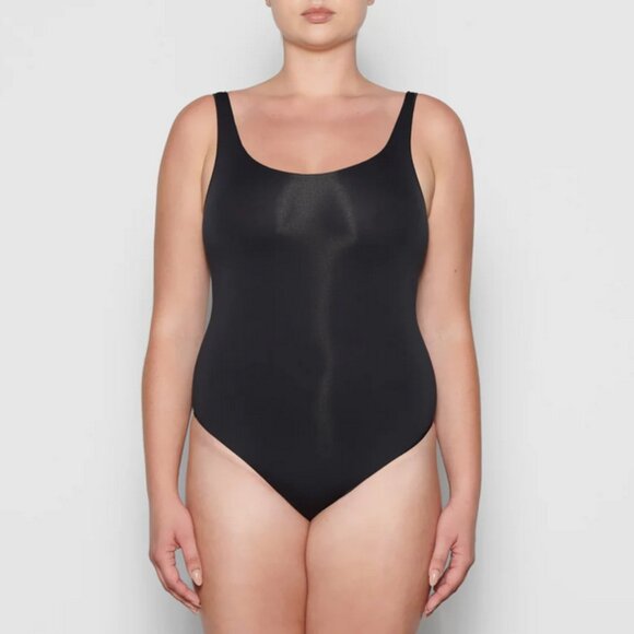 SKIMS Women's Essential Curve-Hugging Scoop Neck Bodysuit Size S/M In Onyx - Picture 1 of 6
